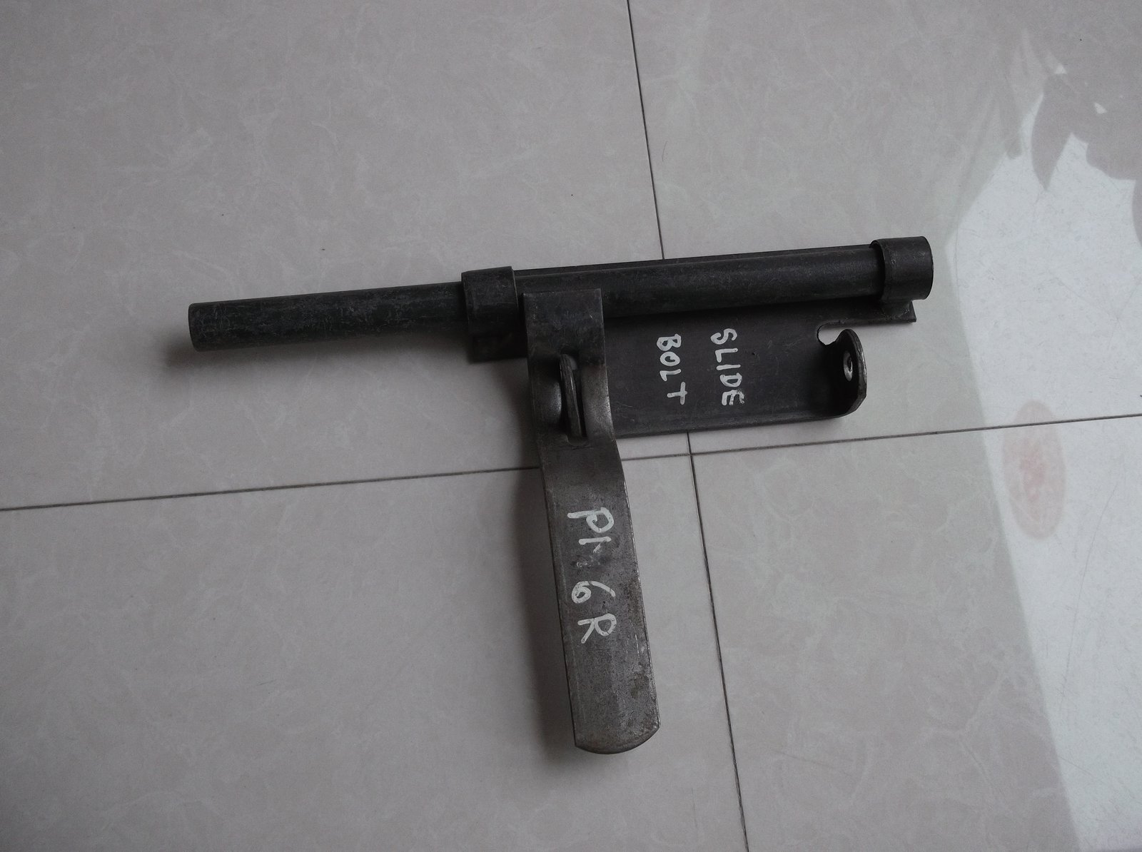 Padlockable barrel bolt – Bolts