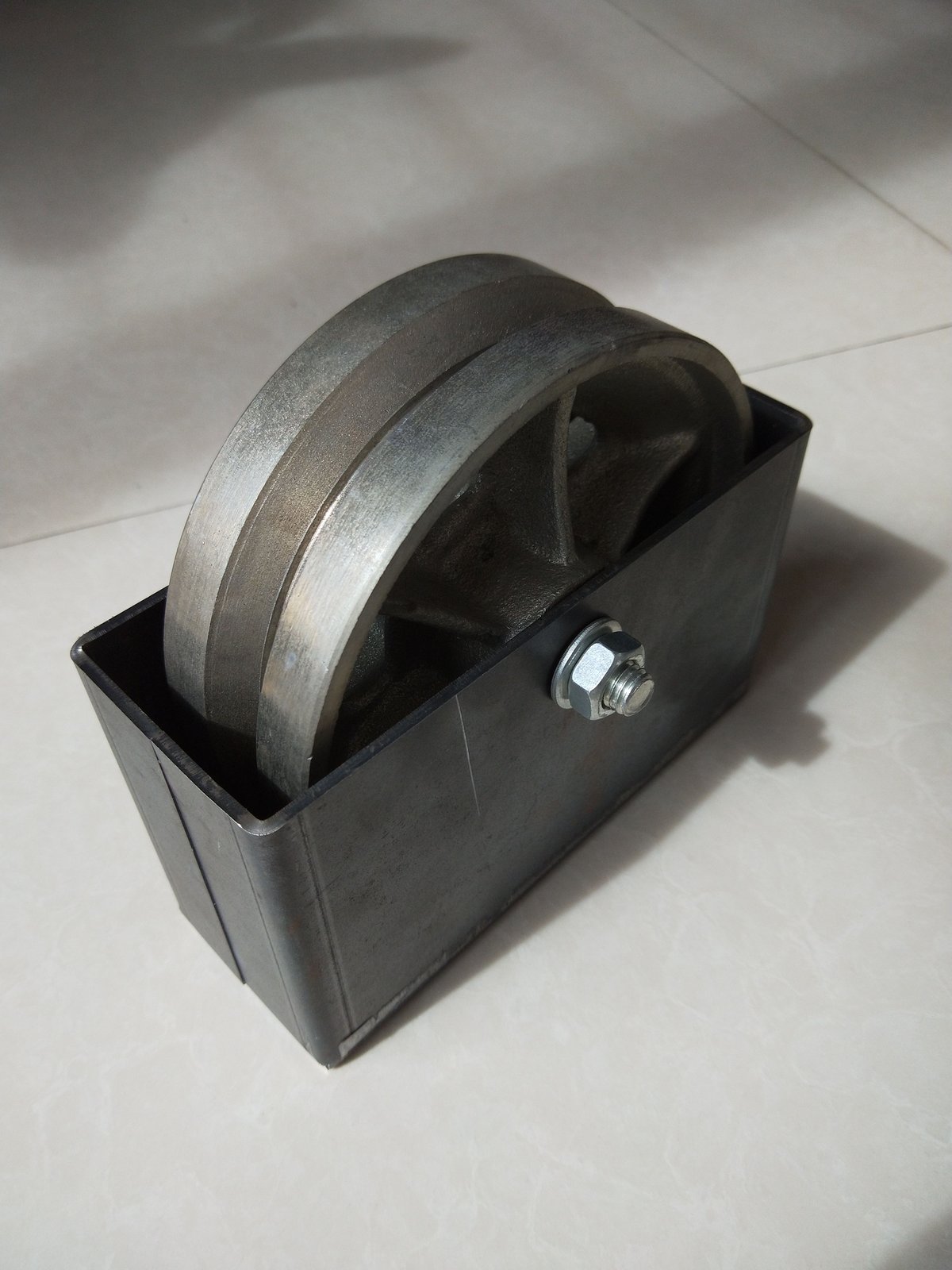 V-groove wheel with box housing – V-groove wheels