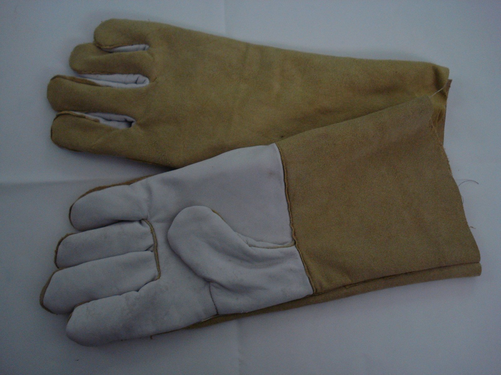 Khaki welding gloves, grey leather palm – Welding gloves